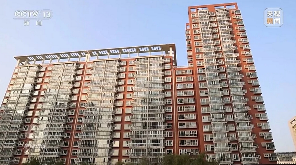 老旧小区电梯焕新，百姓喜笑颜