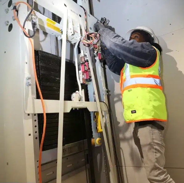 Essential Guide to Evaluating Elevator Maintenance 