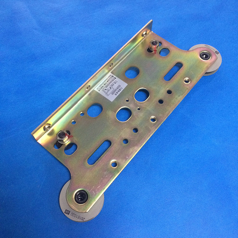 Elevator door hanging plate